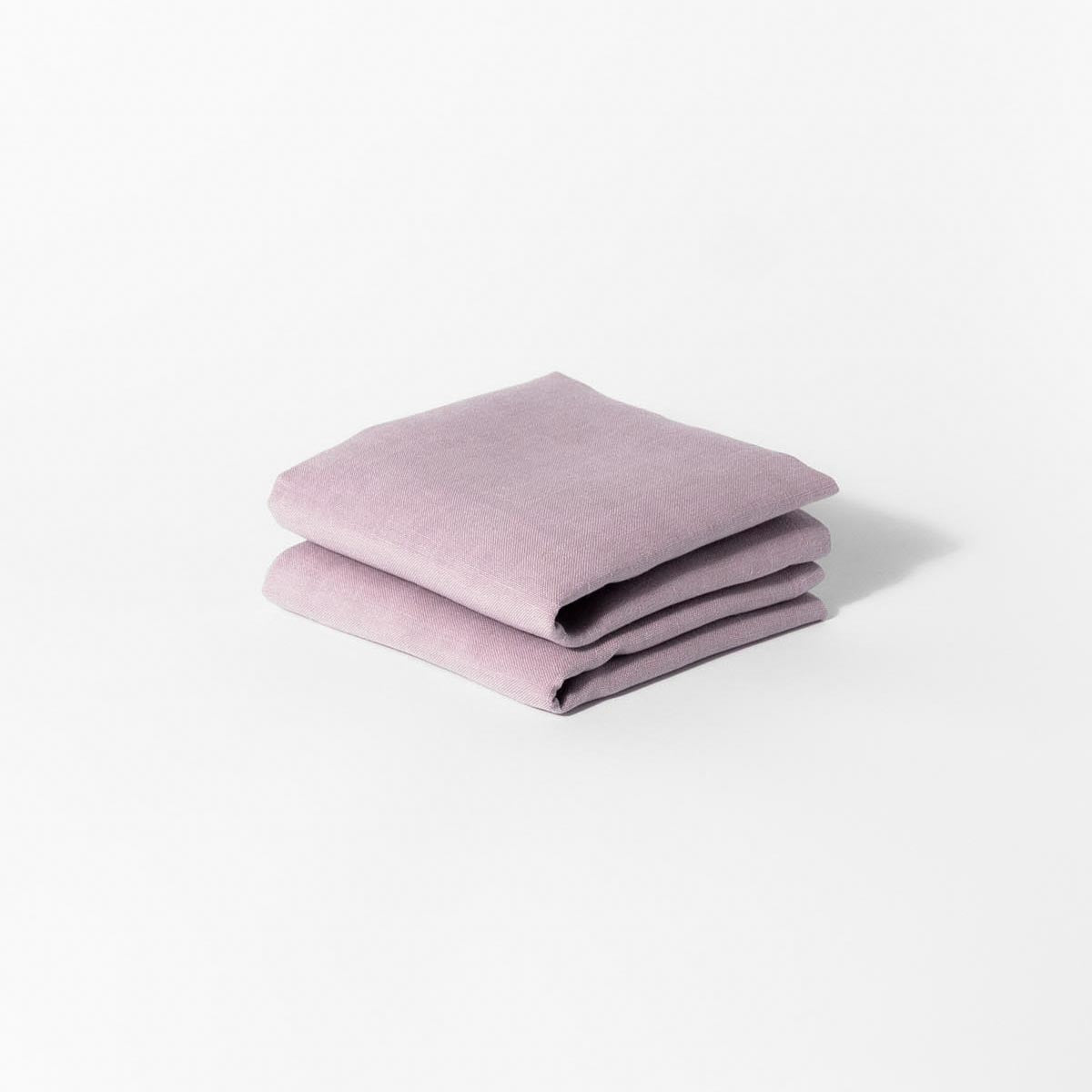 Vackert vikt servett i färgen Dusty Rose