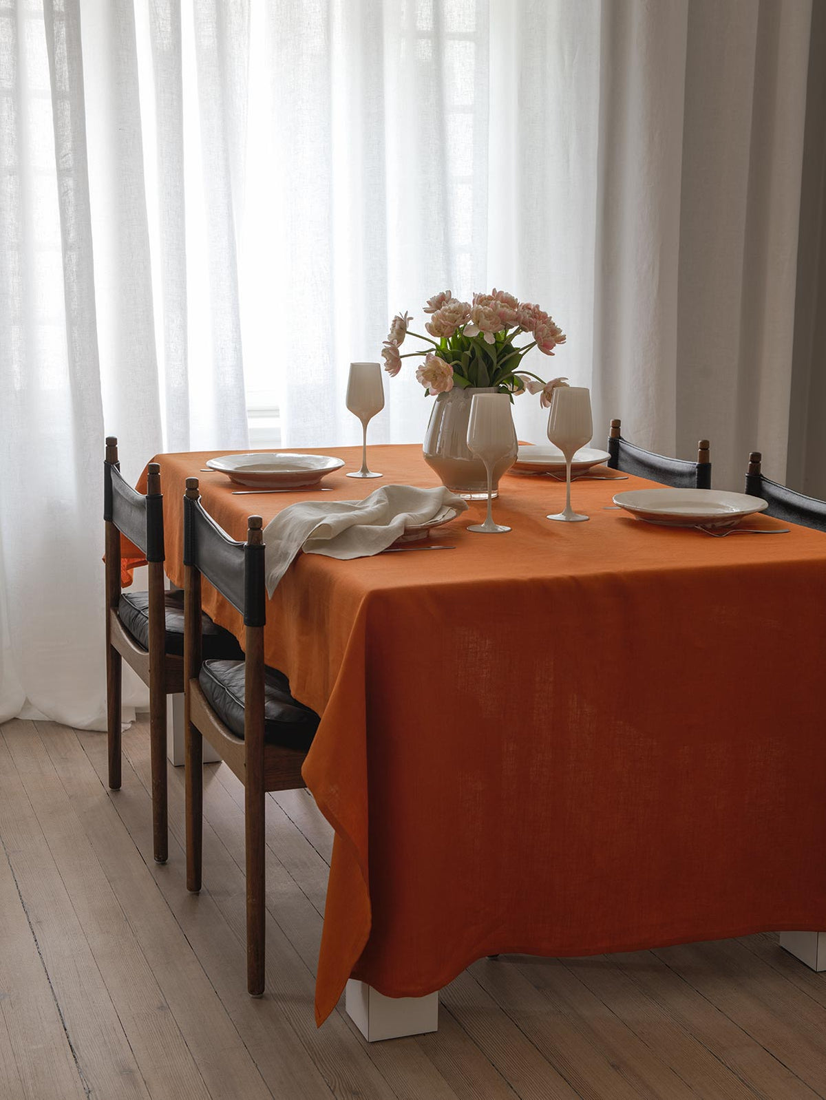 Orange dukning från Linneverket